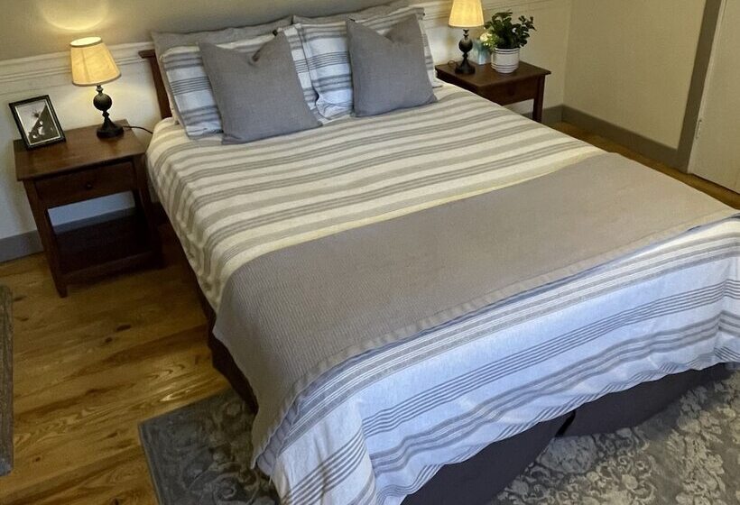 Bed and Breakfast Lareau Farm Inn