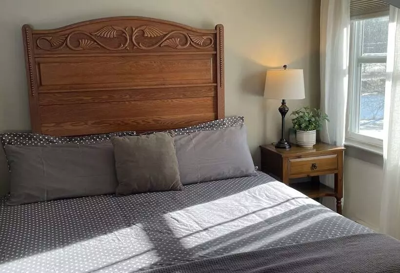 Aamiaismajoitus (B&B) Lareau Farm Inn