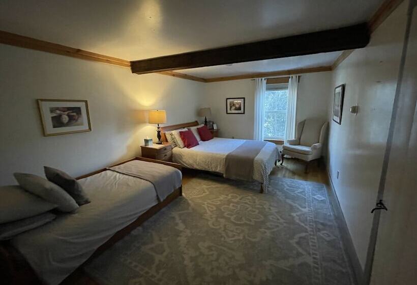 Bed and Breakfast Lareau Farm Inn