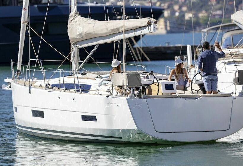 בית מלון כפרי A Yacht In The City