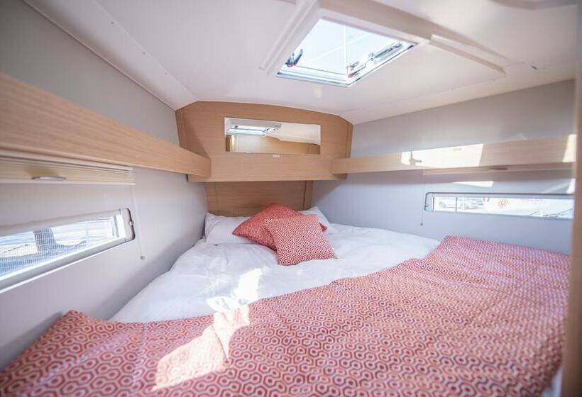 בית מלון כפרי A Yacht In The City