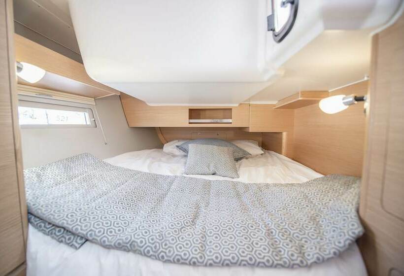 בית מלון כפרי A Yacht In The City