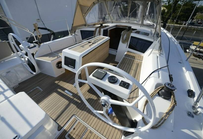 בית מלון כפרי A Yacht In The City