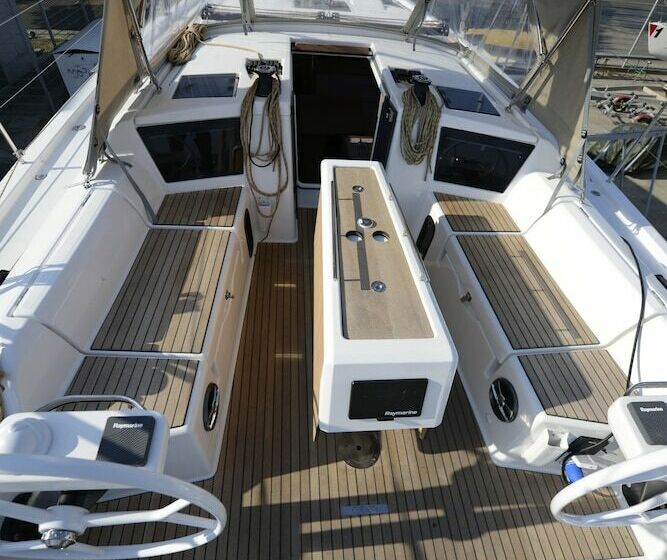 בית מלון כפרי A Yacht In The City