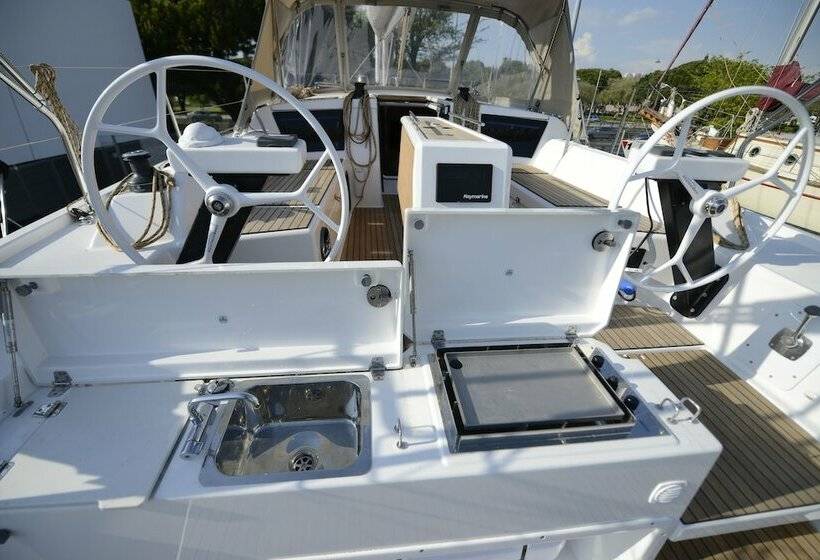 בית מלון כפרי A Yacht In The City