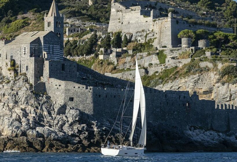 בית מלון כפרי A Yacht In The City