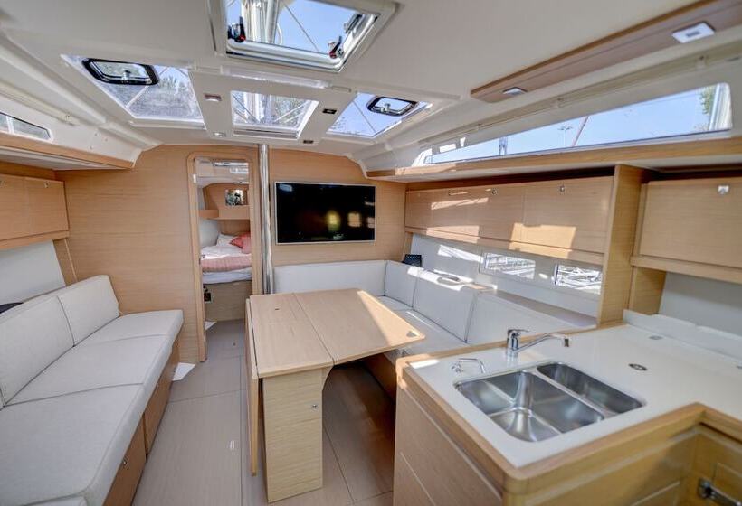 בית מלון כפרי A Yacht In The City