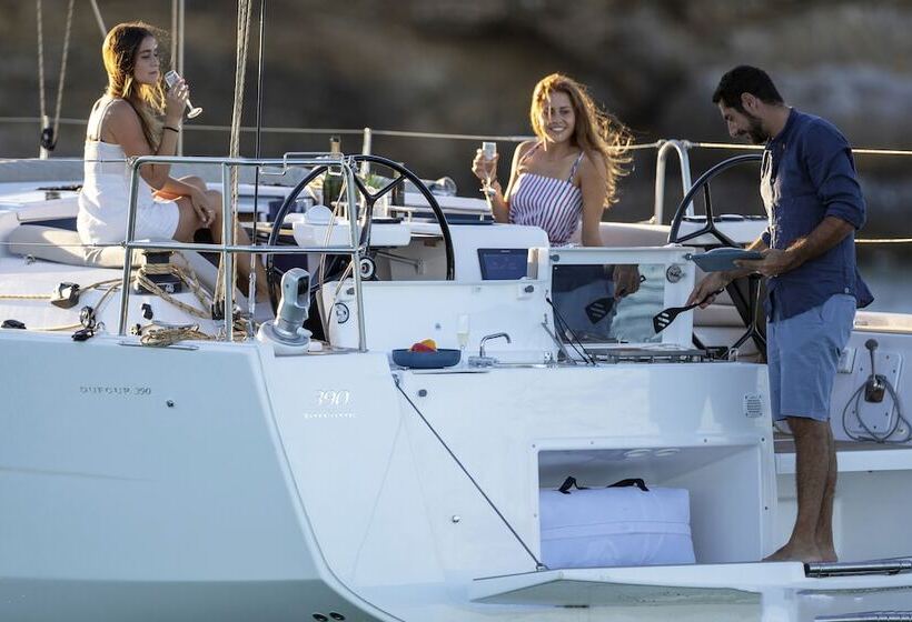 בית מלון כפרי A Yacht In The City