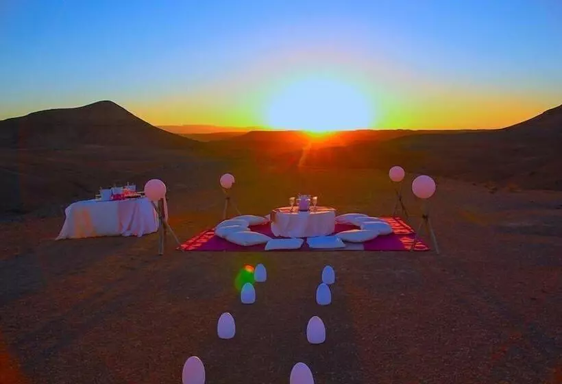 Hotelli Amoudou Lodge Camp