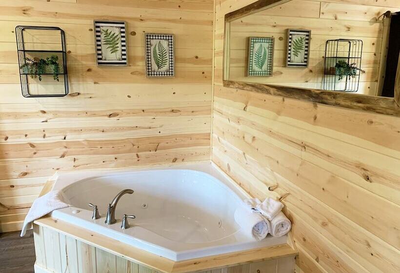 Отель Cricket Hill Lodge & Cabins