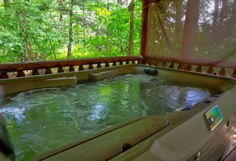 Hotelli Cricket Hill Lodge & Cabins