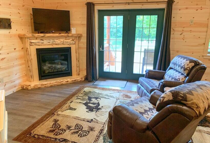 Отель Cricket Hill Lodge & Cabins