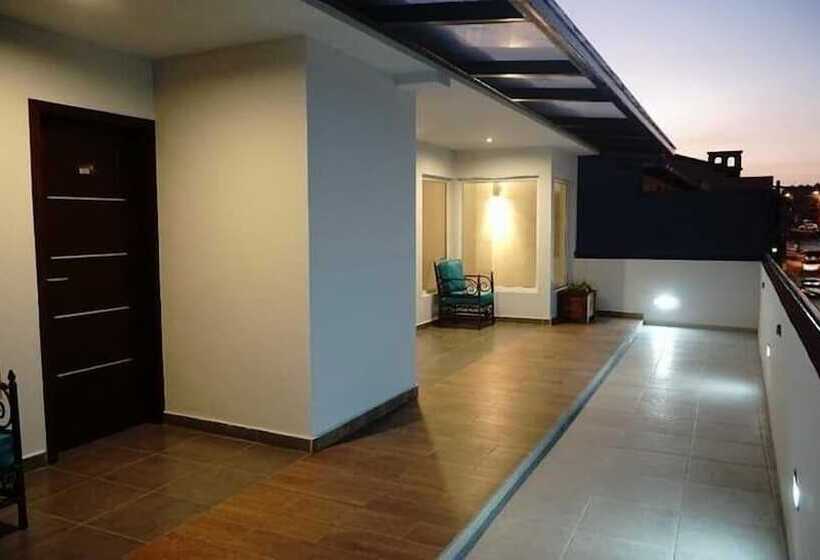 هتل Karolina Boutique