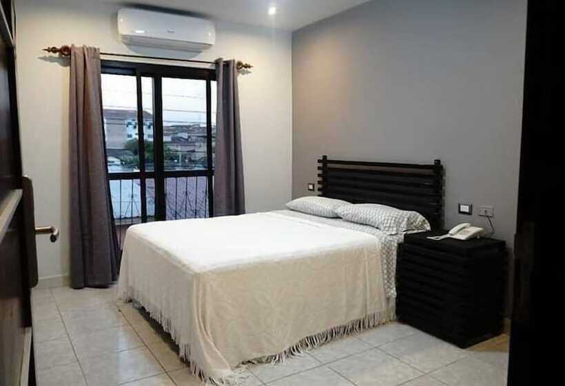 هتل Karolina Boutique