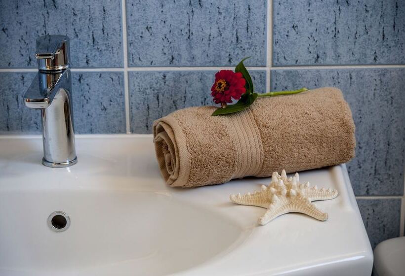 ホテル Mesogios Beach