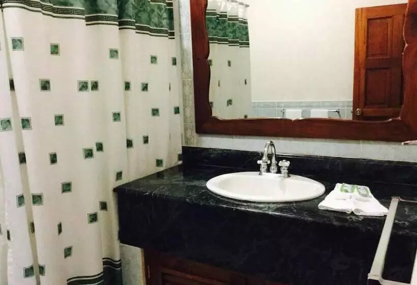 هتل Posada De Don Jose