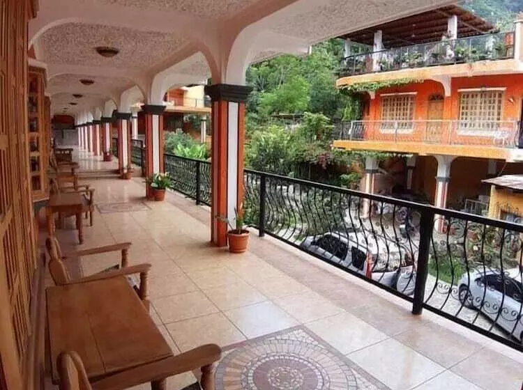 هتل Posada De Don Jose