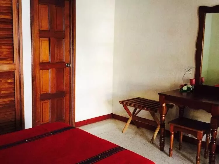 هتل Posada De Don Jose