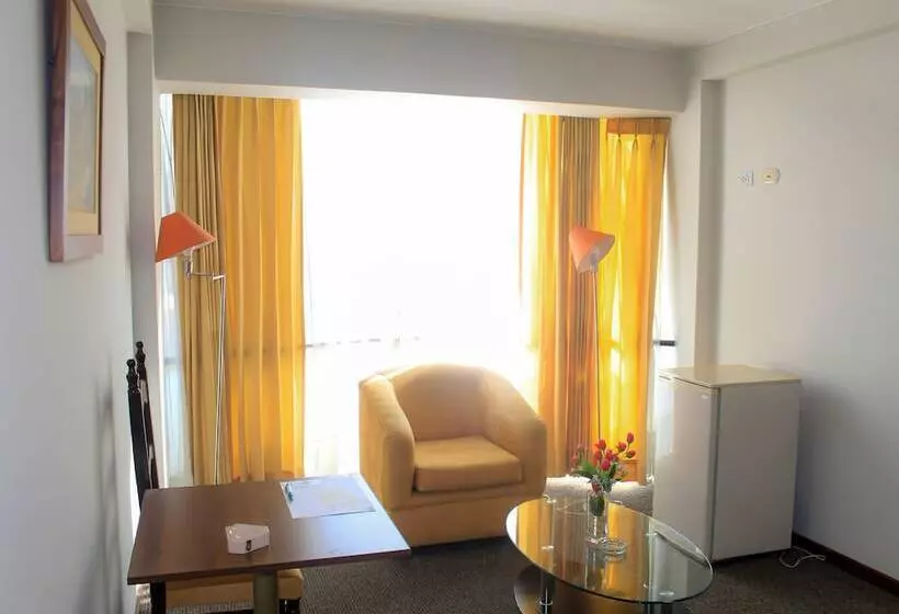 Hotelli San Felipe Suites