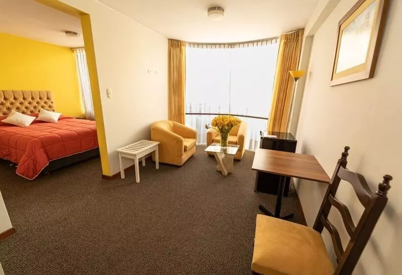 Hotelli San Felipe Suites