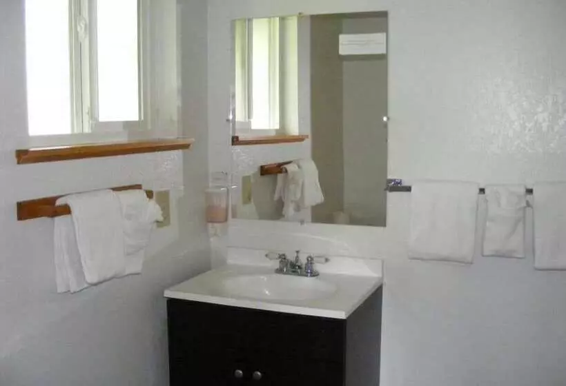 Motelli Ocean Avenue Inn