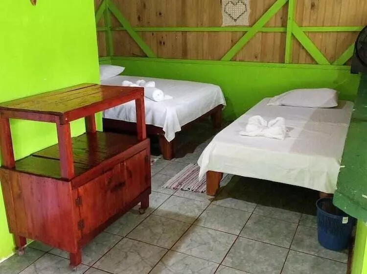 ペンション Rancho Verde De Osa