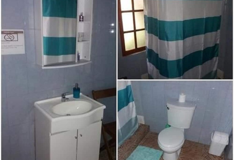 مبيت وإفطار Hostal Vida 2000