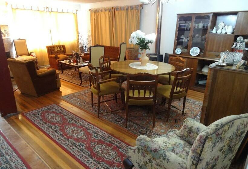 مبيت وإفطار Hostal Vida 2000