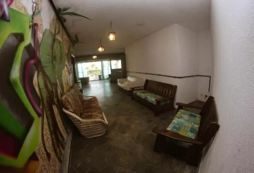 Curvão Surf House   Hostel