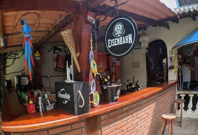 Curvão Surf House   Hostel