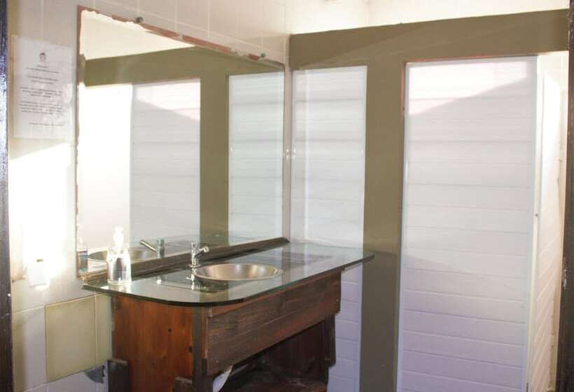 Curvão Surf House   Hostel