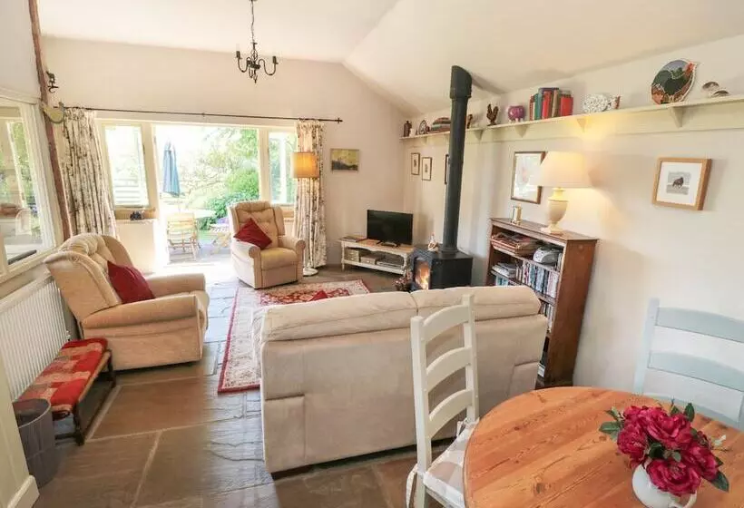 Henhouse Cottage