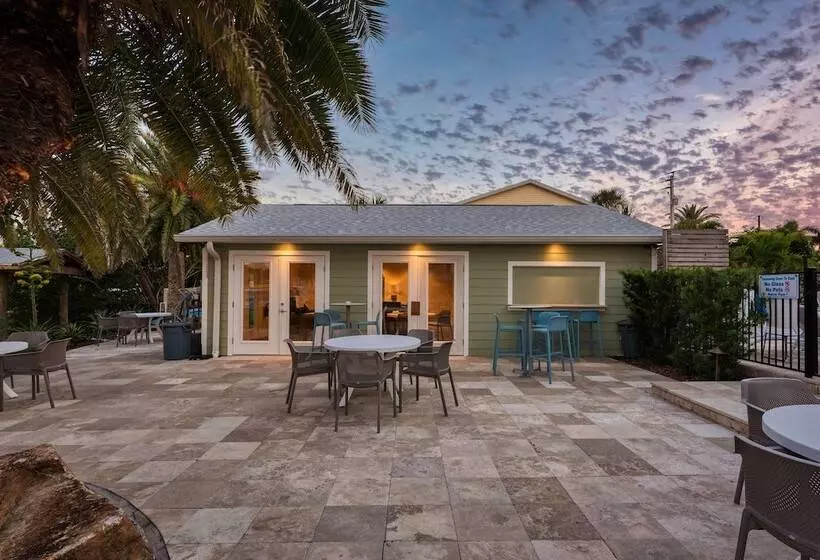 Hotelli Escape Resort & Marina