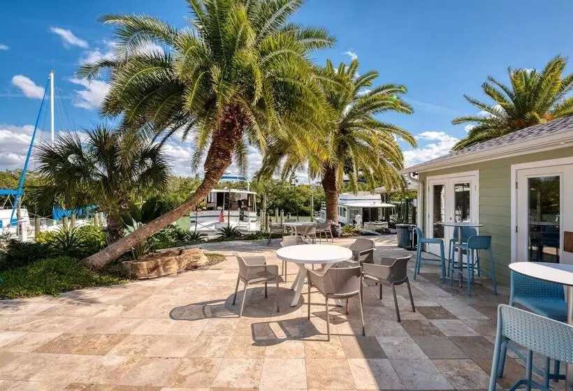 Hotelli Escape Resort & Marina