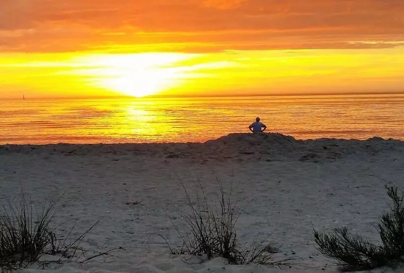 Hotelli Escape Resort & Marina