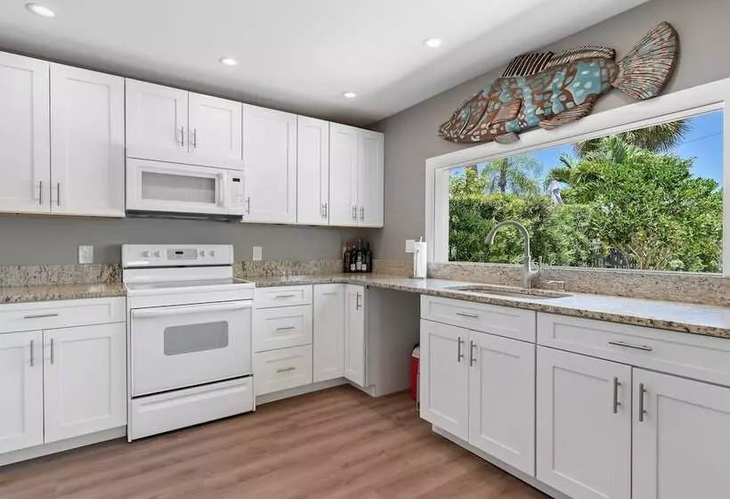 Hotelli Escape Resort & Marina