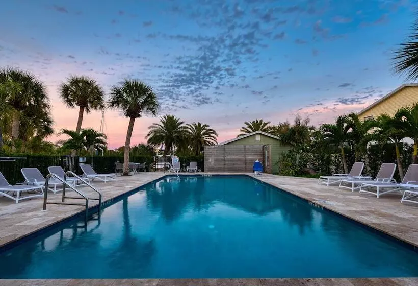 Hotelli Escape Resort & Marina