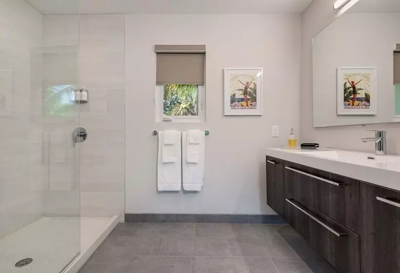 Hotelli Escape Resort & Marina