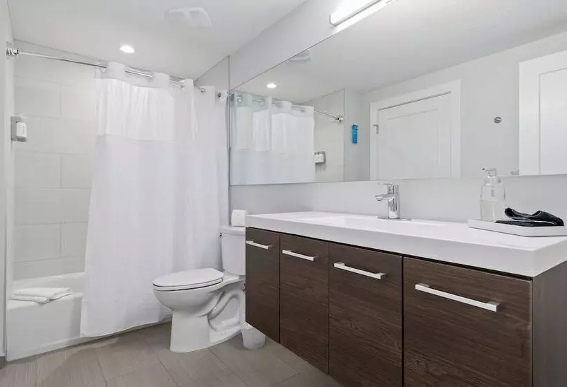 Hotelli Escape Resort & Marina