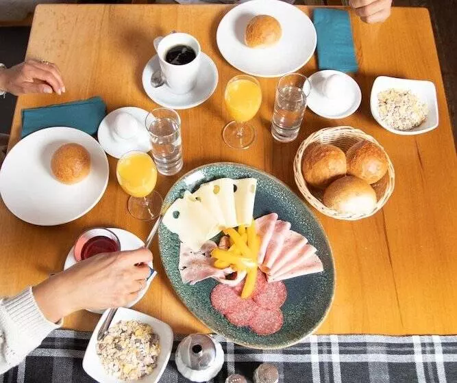 Hotelli Gasthof Zum Bach