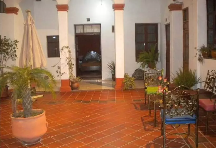 Las Torres Hostal