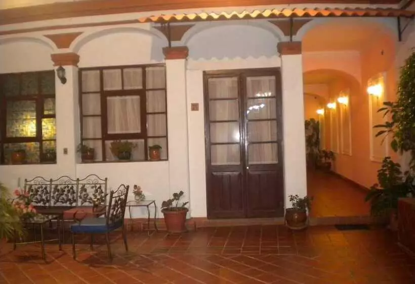 Las Torres Hostal