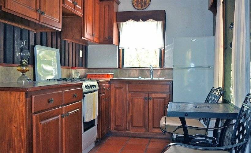 펜션 Belize Botanic Gardens Cottages And Jungle Guest House