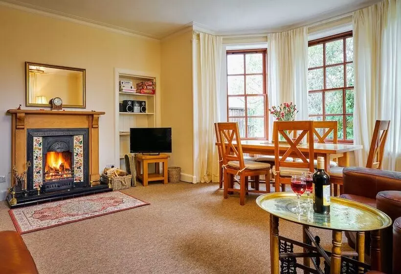 West Lodge