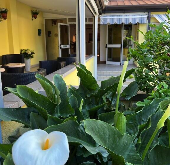 בית מלון כפרי Ai Pini