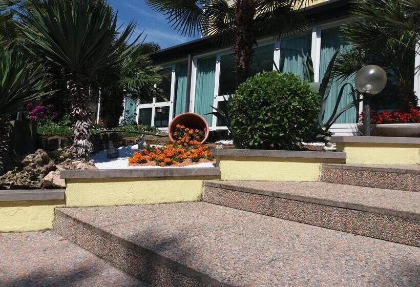 בית מלון כפרי Ai Pini