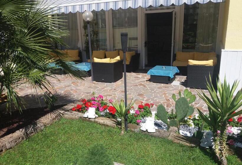 בית מלון כפרי Ai Pini