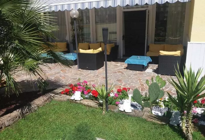 בית מלון כפרי Ai Pini