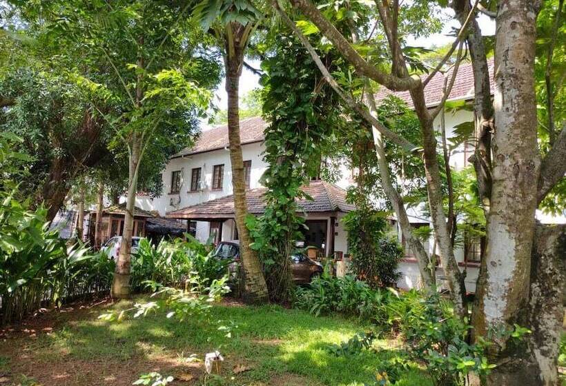 בית מלון כפרי Old Lighthouse Bristow