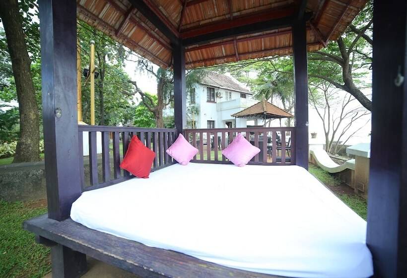 בית מלון כפרי Old Lighthouse Bristow